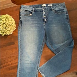 Kensie skinny high rise button fly jeans Raw hem❤️